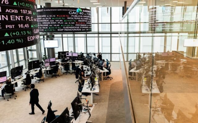 Barclays' Emmanuel Cau Sees Case for Reducing Stock Market Risk as September Volatility Builds