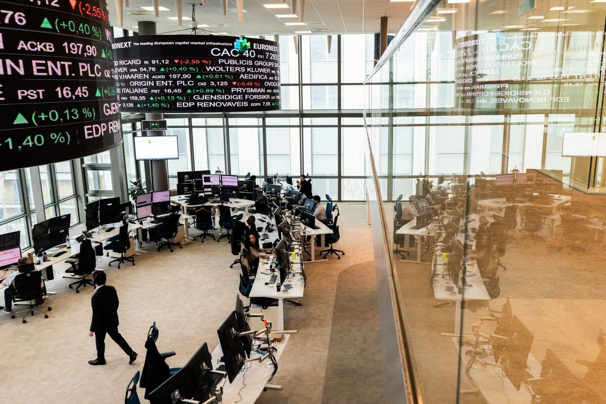 Barclays' Emmanuel Cau Sees Case for Reducing Stock Market Risk as September Volatility Builds