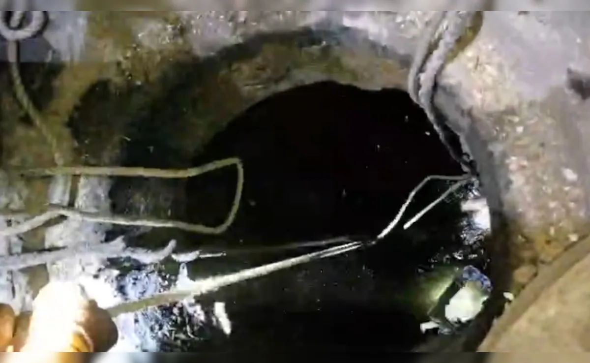 Delivery Rider Falls Into Unmarked Sewer Pit on Kanpur Road, Rescued by Bystanders