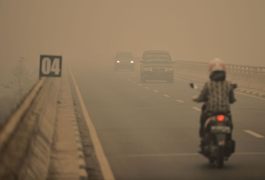 Indonesia Faces Worst Wildfires in 11 Years as West Kalimantan Haze Spreads Across Southeast Asia