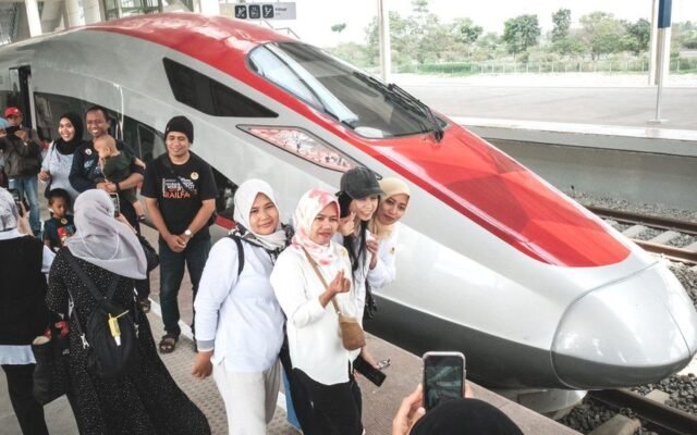 Indonesia to Shift Controlling Stakeholder of China-Funded Whoosh Railway to Finance Ministry Next Week