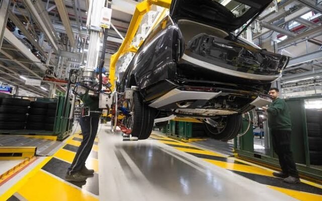 Jaguar Land Rover to Cut 4,000 Jobs as Tata Motors Unit Ramps Up UK Auto Industry Cost-Cutting Drive