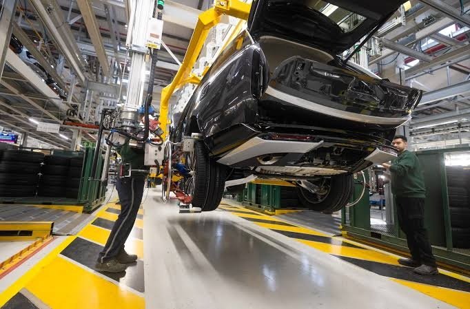 Jaguar Land Rover to Cut 4,000 Jobs as Tata Motors Unit Ramps Up UK Auto Industry Cost-Cutting Drive