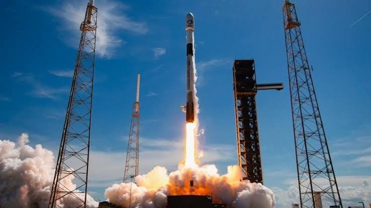 SpaceX Marks 700th Falcon Rocket Flight With Final Satellites