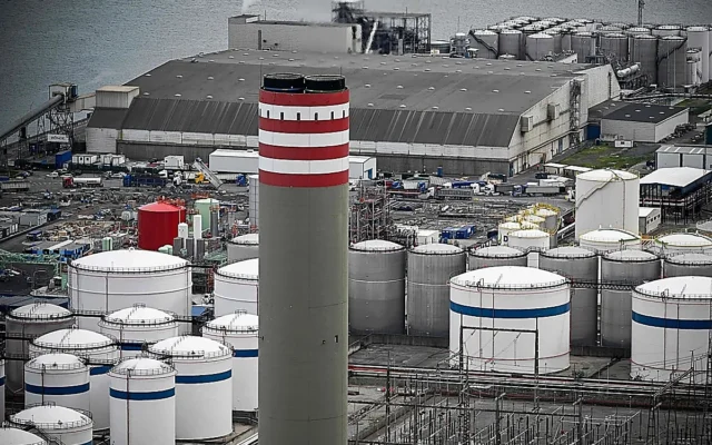Spain to Cap Household Gas Price Rise at 15% as Government Revives Crisis-Era Tools