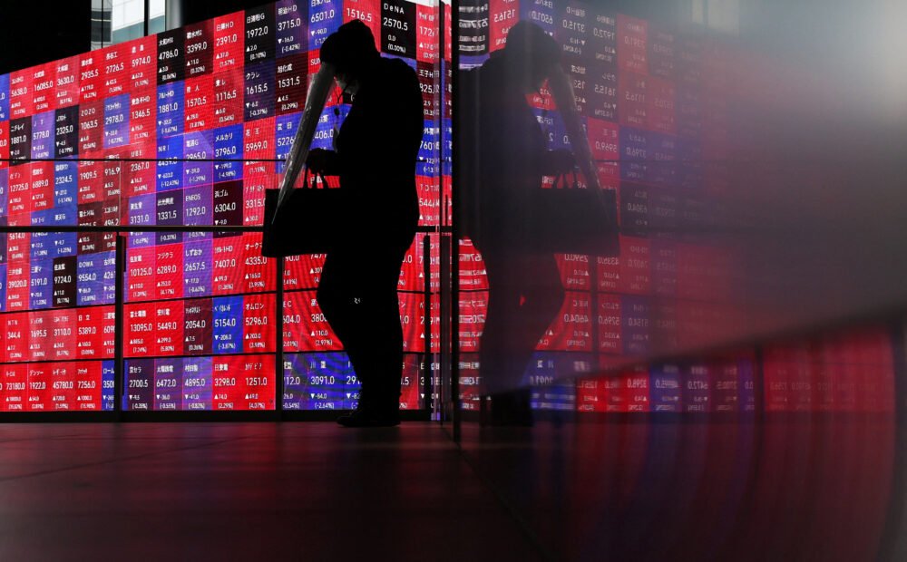 Stocks End Mixed as Treasury Yields Rocket to a 19-Year High on Surging Oil Prices