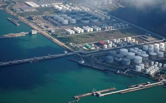 China's Refiners Halt October Fuel Exports as PetroChina Scraps Planned Cargoes