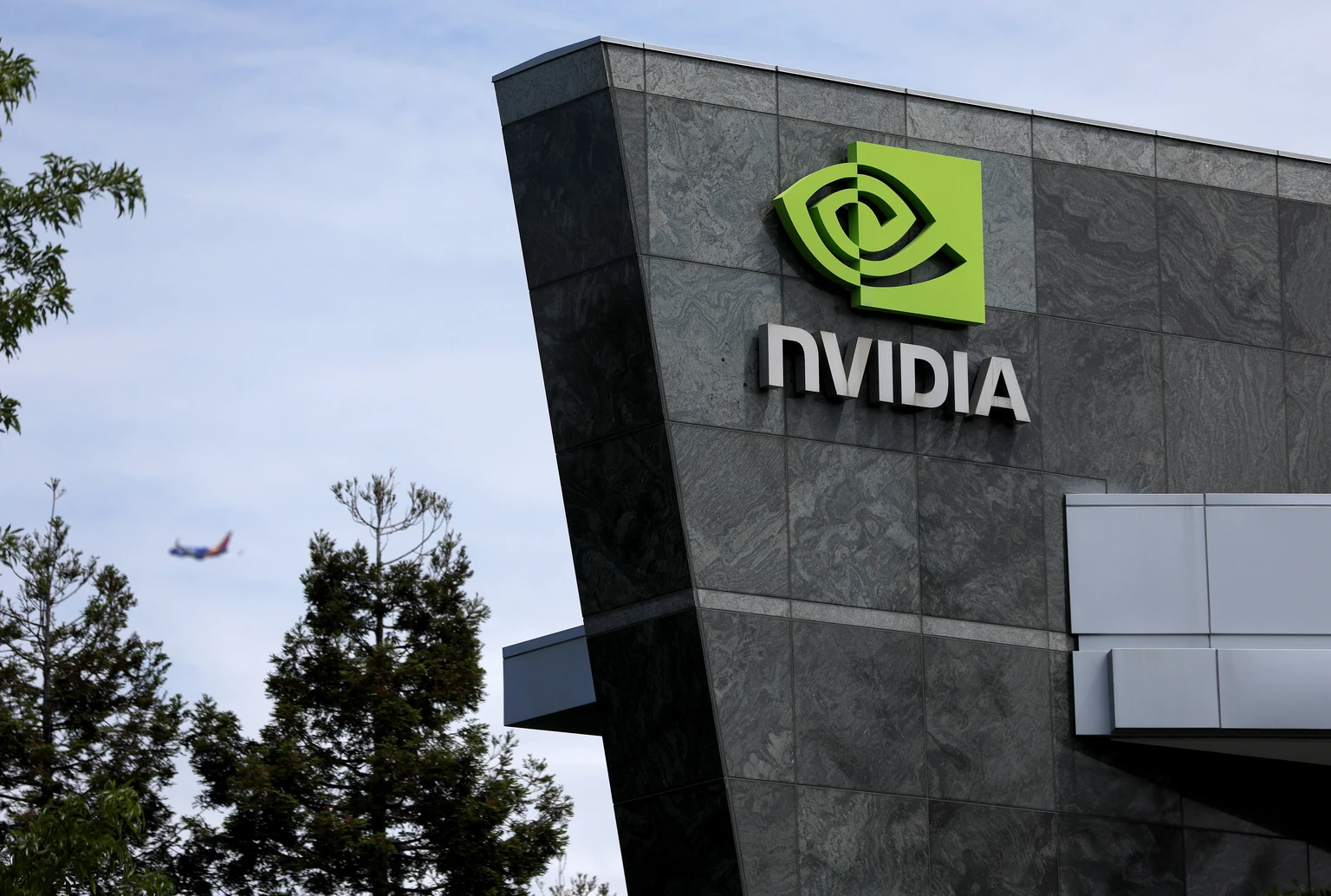 Maas Group Shares Plunge 30% as Nvidia-Backed AI Data Centre Operator Weighs Price Cut Ahead of ASX Listing