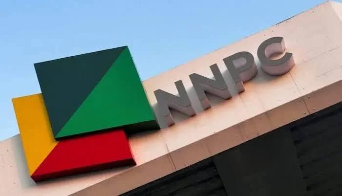 Who Sets Nigeria’s Petrol Price Now? NNPC’s 30-Day Discount Meets a Market Ruled by Dangote and Import Costs