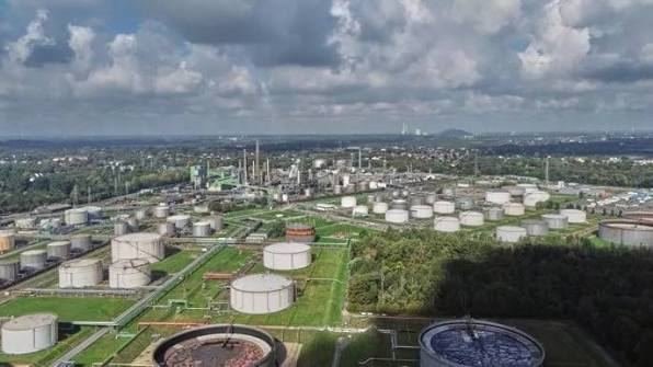 Oil Prices Fall as G7 Nations Agree to Release 100 Million Barrels From Emergency Reserves