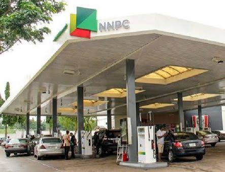 Presidency Says NNPC Stations Will Sell Petrol at Landing Cost for 30 Days