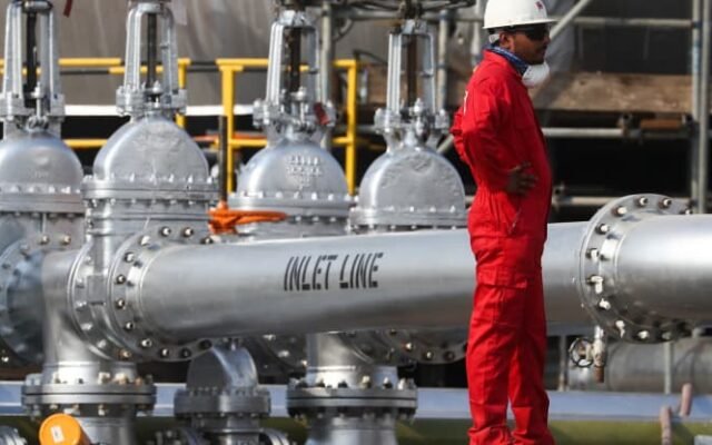 Saudi Price Cuts: Saudi Aramco Lowers Oil Prices for Asian Buyers to a Six-Year Low as Hormuz Transit Improves and the Oil Buffer Tightens